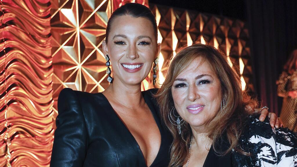 Gem Award for Jewelry Style winner Lorraine Schwartz with presenter Blake Lively, who wore an incredible suite of pieces designed by Schwartz at Friday night’s Gem Awards (Photo credit: Bart Gorin) 20220322_Lorraine Schwartz and Blake Lively.jpg